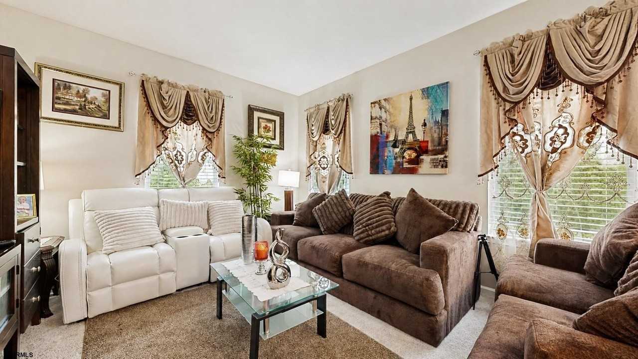 12 Summit Cir #C2 - Photo 3 of 41