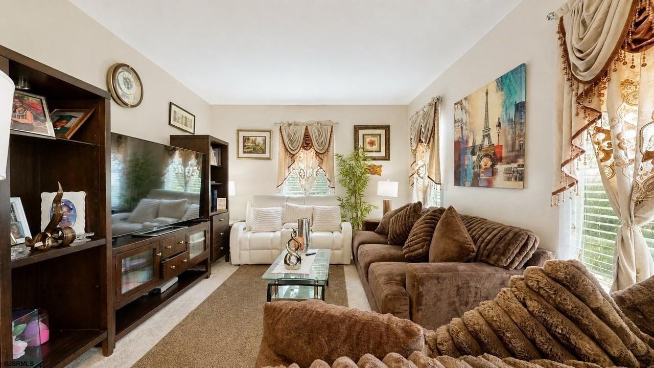 12 Summit Cir #C2 - Photo 4 of 41