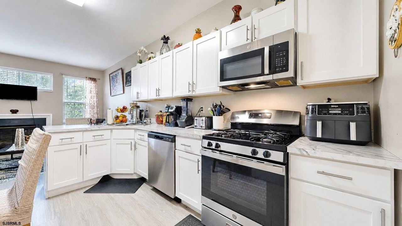 12 Summit Cir #C2 - Photo 7 of 41