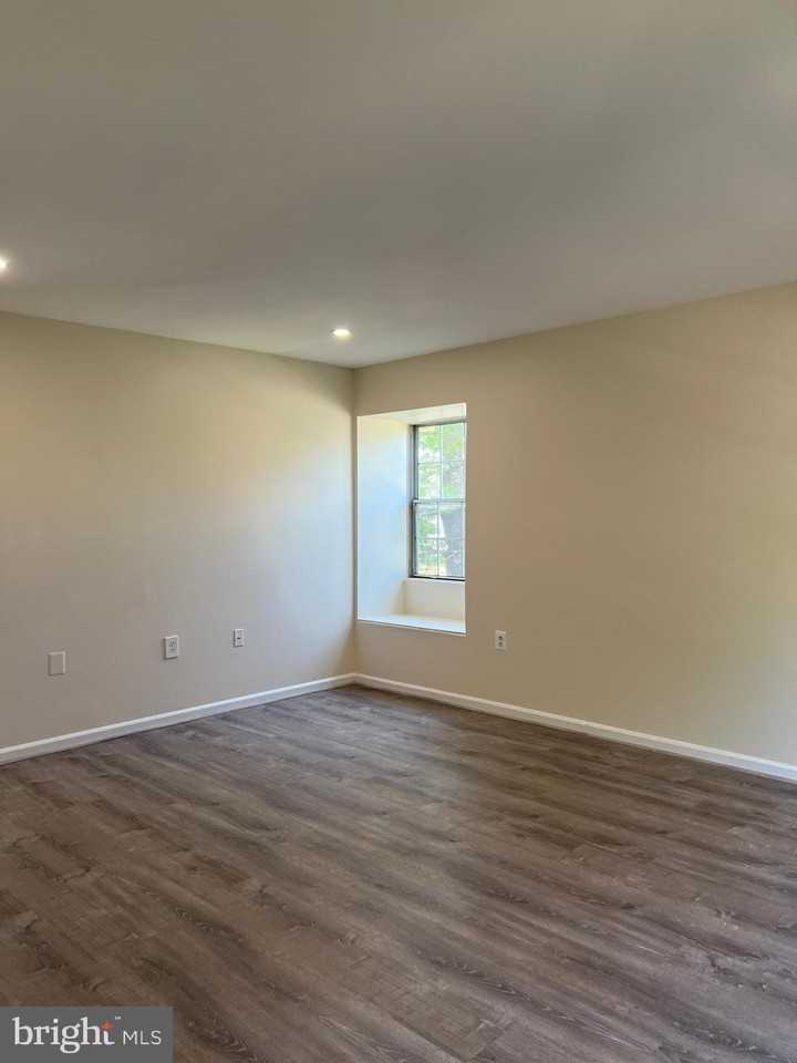 439 Terry Ct #B4 - Photo 2 of 19