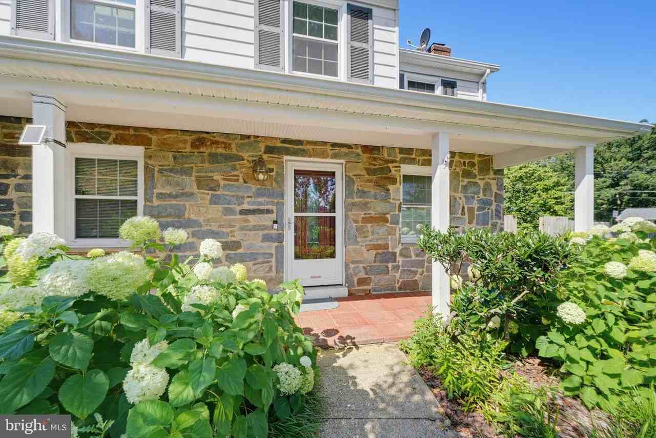 16818 Briardale Rd - Photo 3 of 45