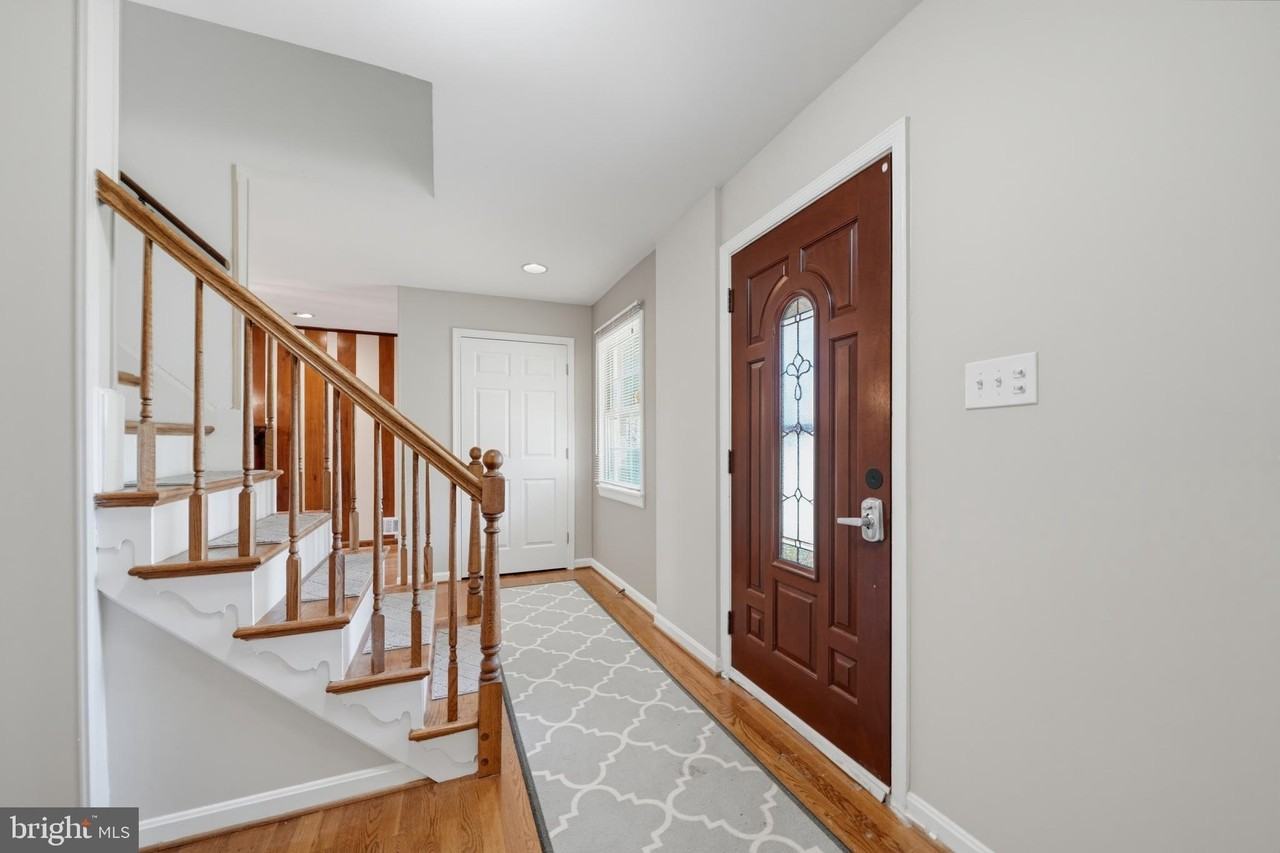 16818 Briardale Rd - Photo 5 of 45