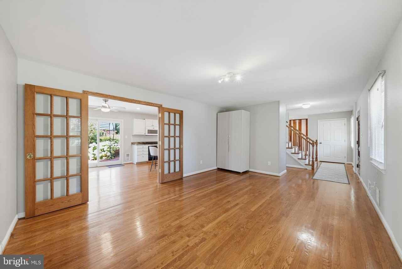 16818 Briardale Rd - Photo 6 of 45