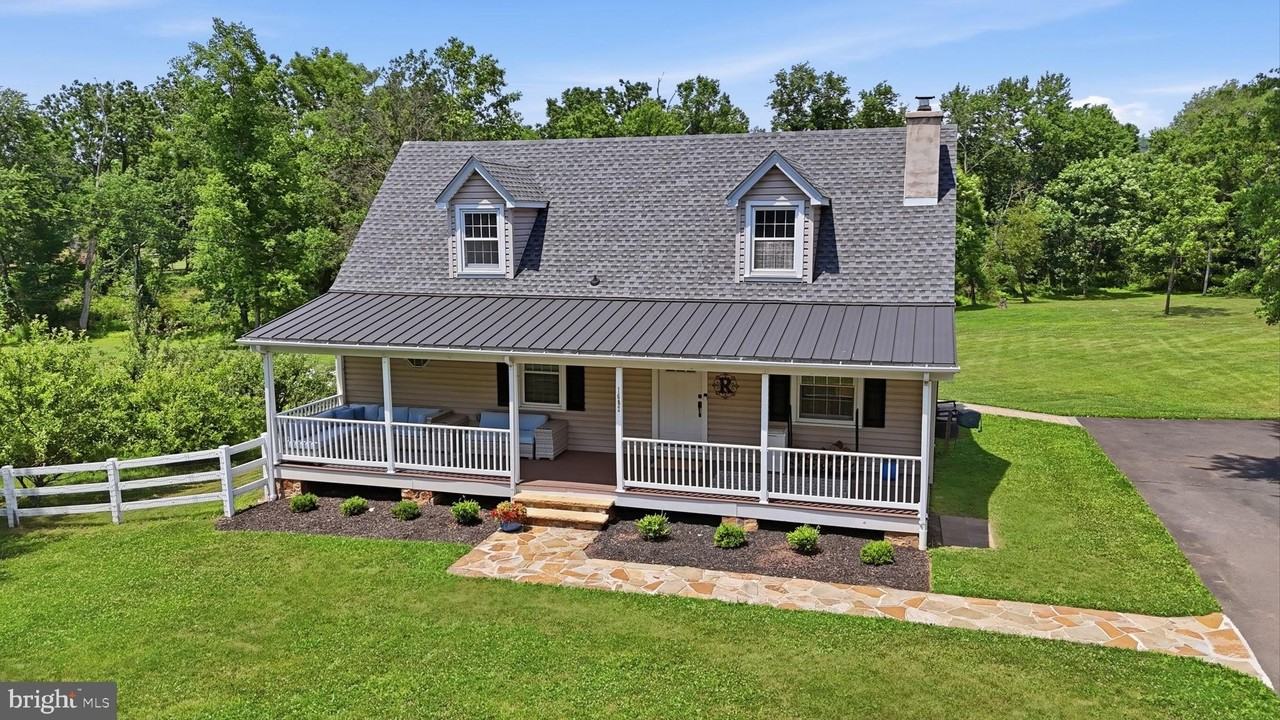 1682 Creek Rd - Photo 2 of 50