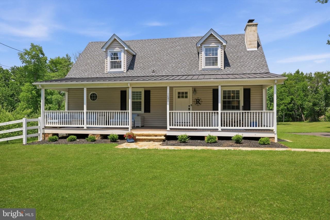 1682 Creek Rd - Photo 3 of 50
