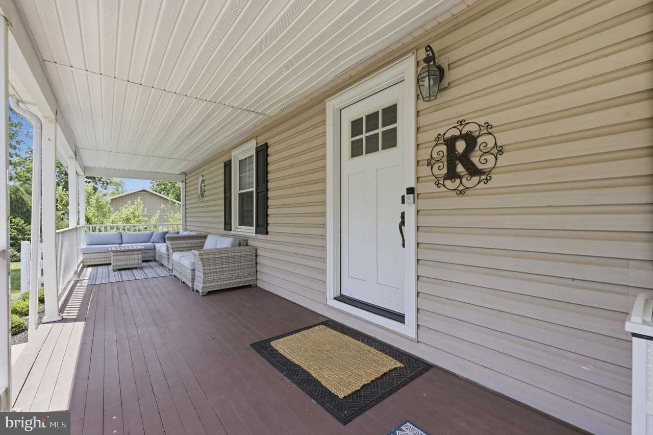 1682 Creek Rd - Photo 4 of 50