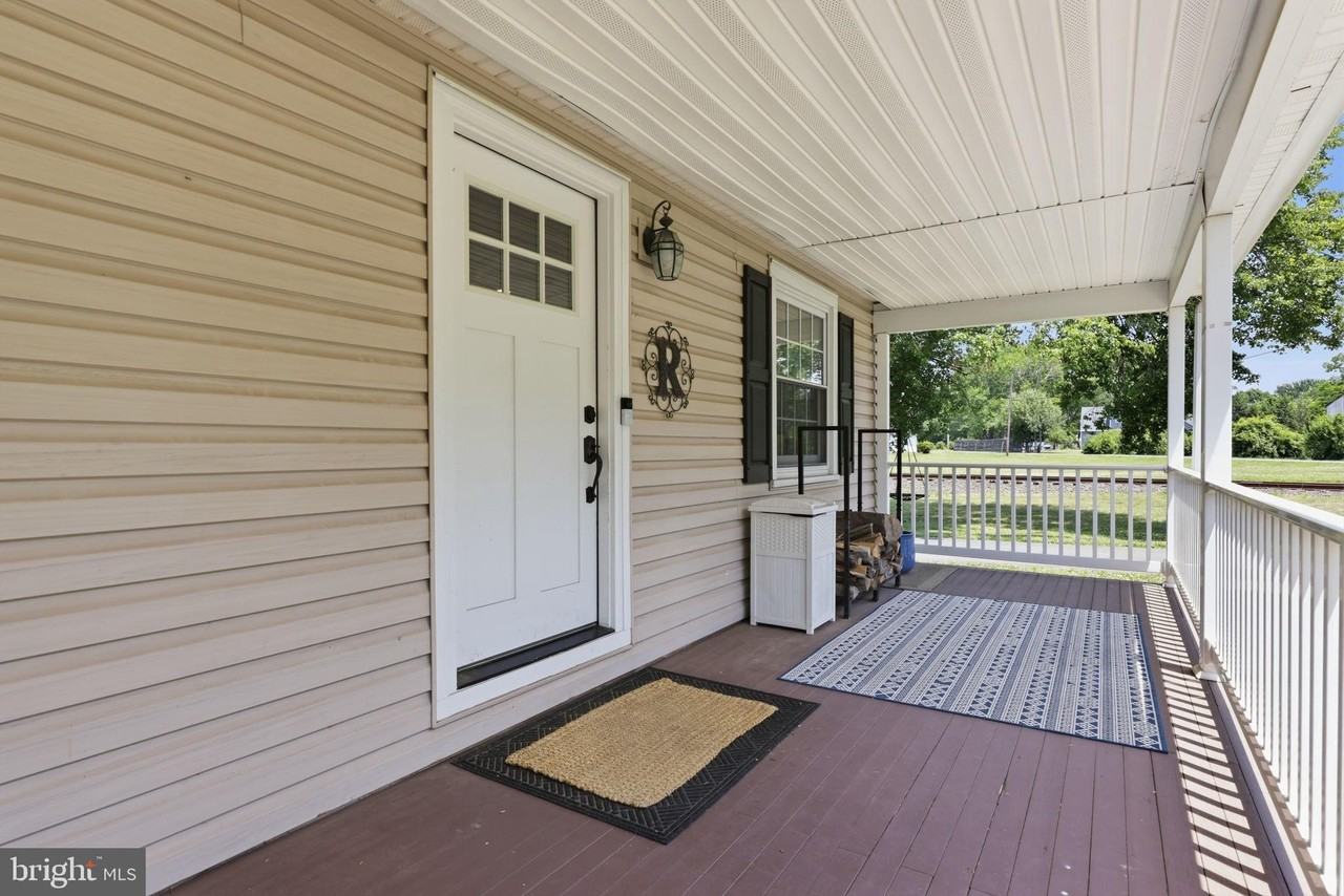 1682 Creek Rd - Photo 5 of 50