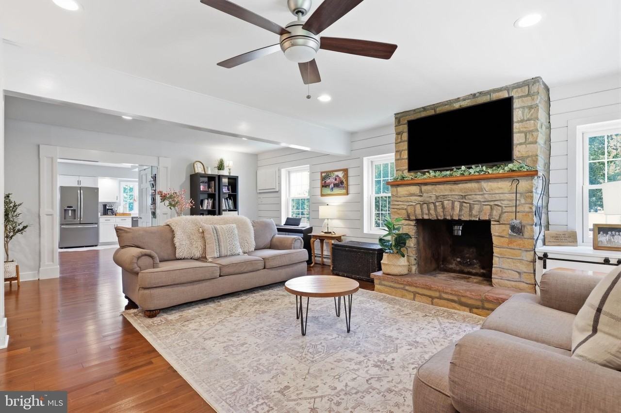 1682 Creek Rd - Photo 6 of 50
