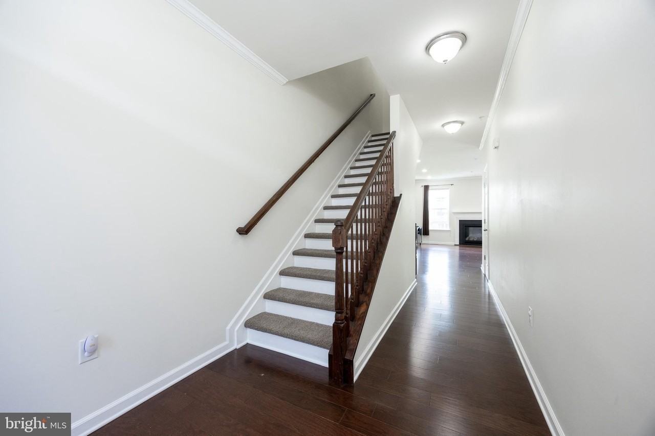 253 Fairfield Cir W - Photo 4 of 39