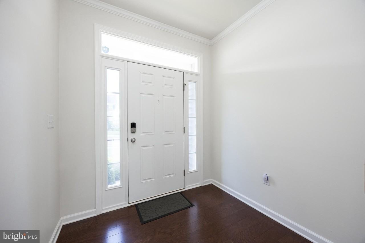 253 Fairfield Cir W - Photo 5 of 39