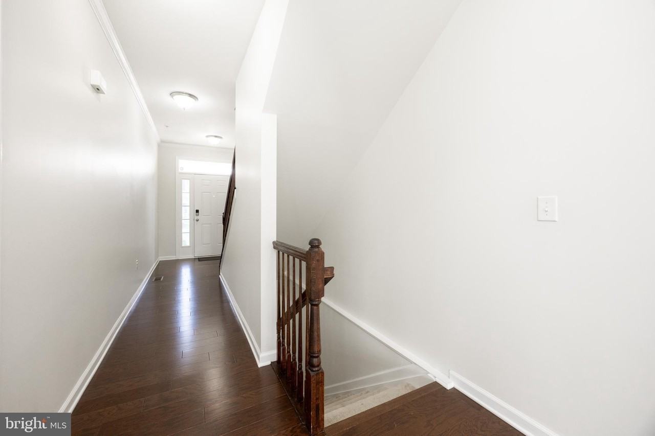 253 Fairfield Cir W - Photo 6 of 39