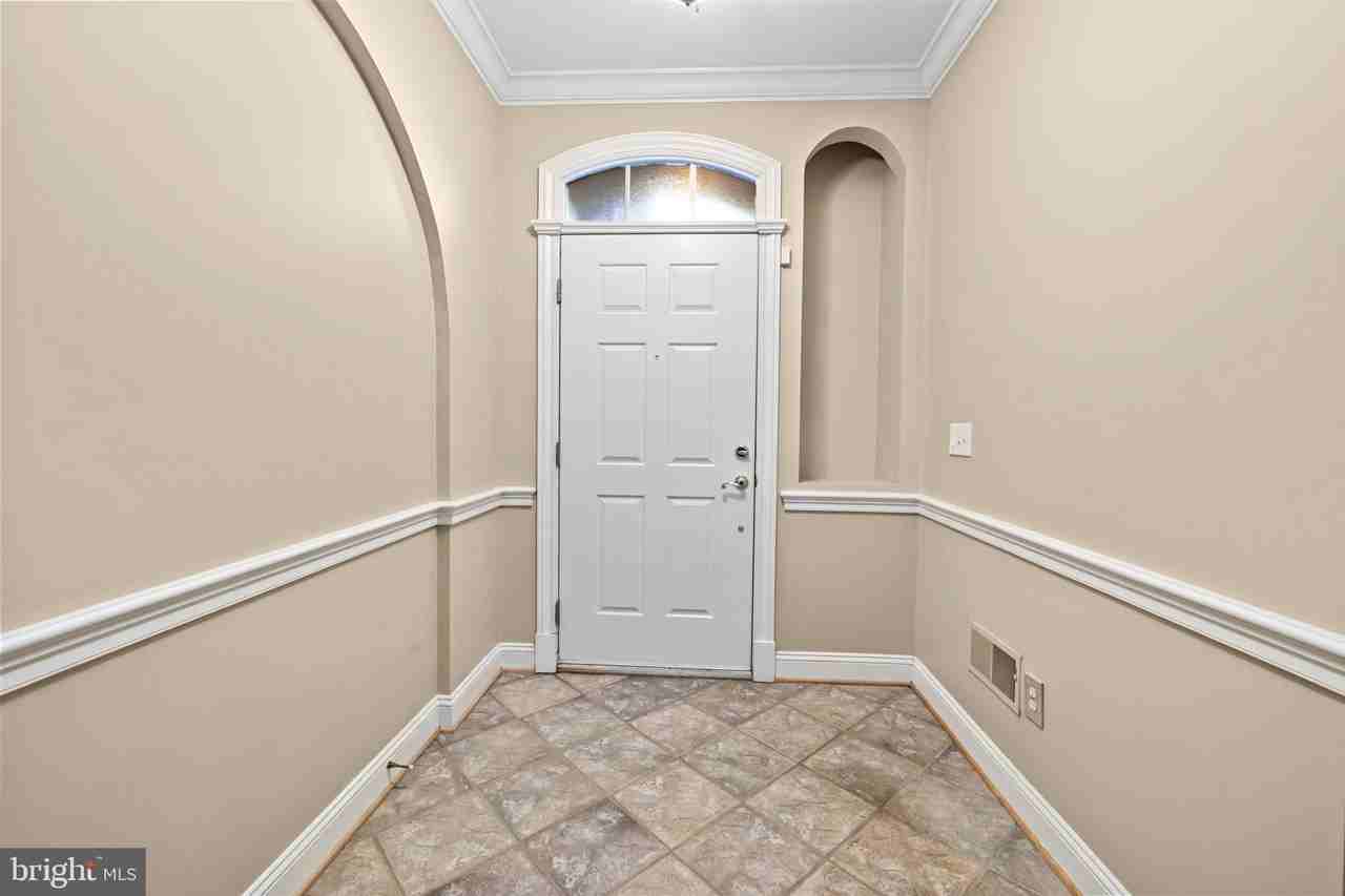 5237 Bessley Pl - Photo 4 of 50