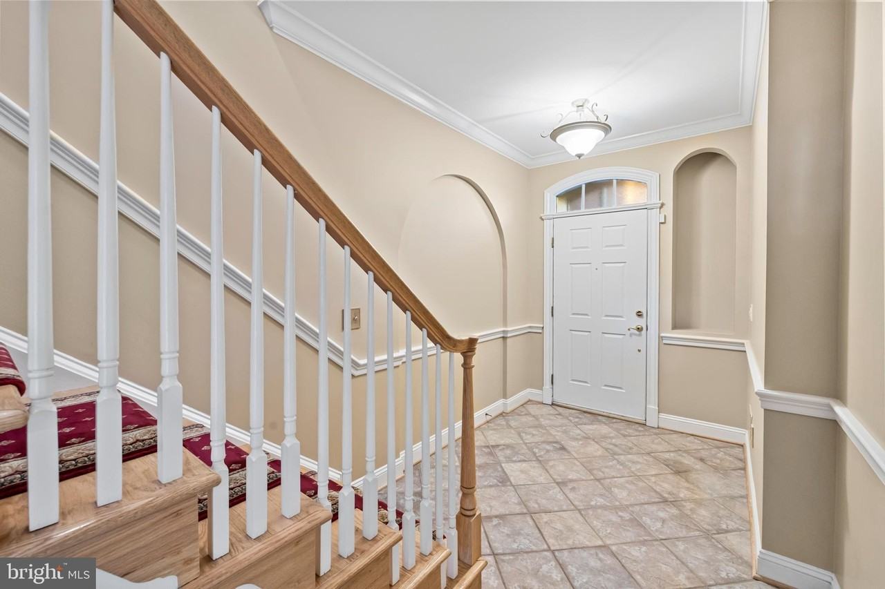 5237 Bessley Pl - Photo 5 of 50