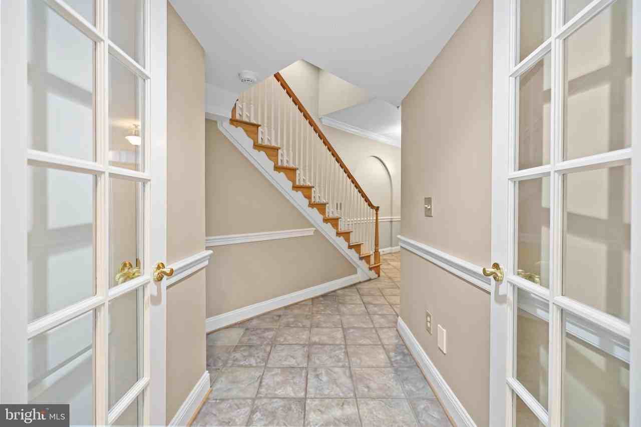 5237 Bessley Pl - Photo 6 of 50