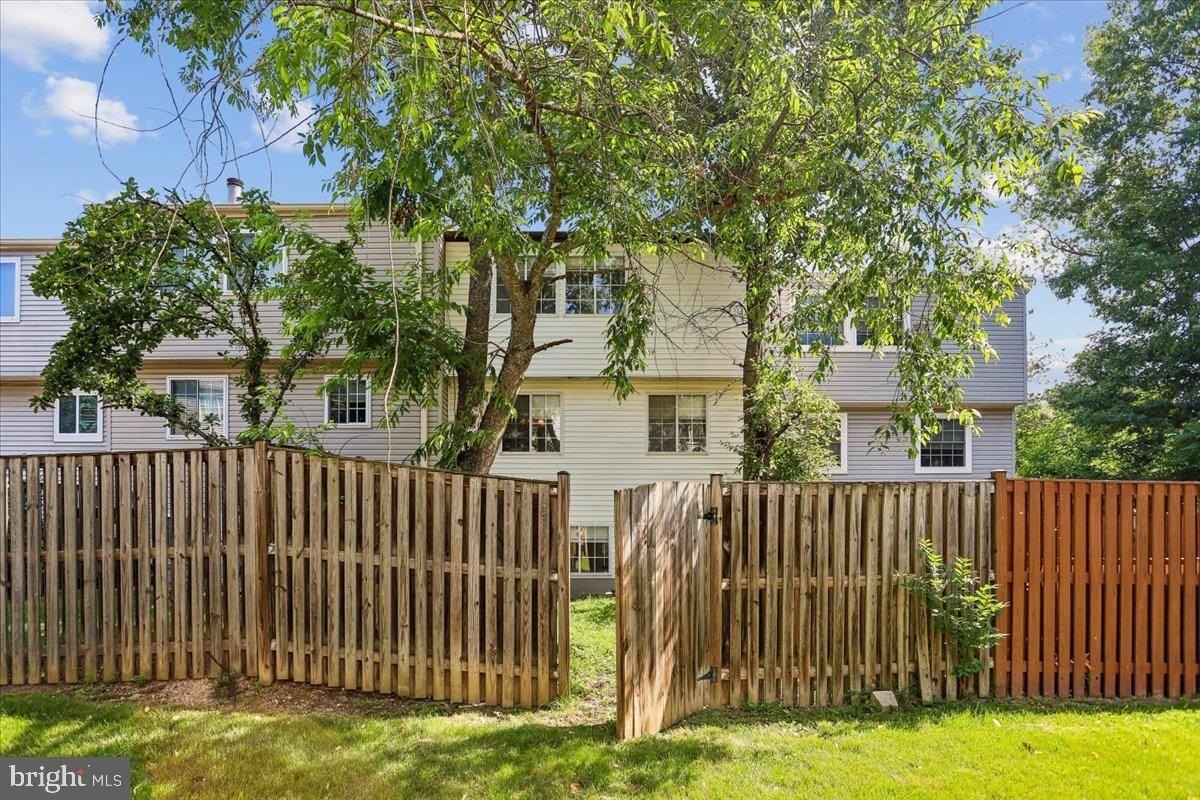 5913 Spruce Run Ct - Photo 2 of 50