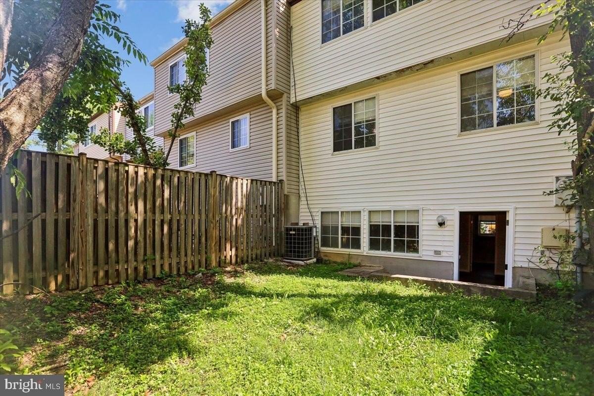 5913 Spruce Run Ct - Photo 3 of 50