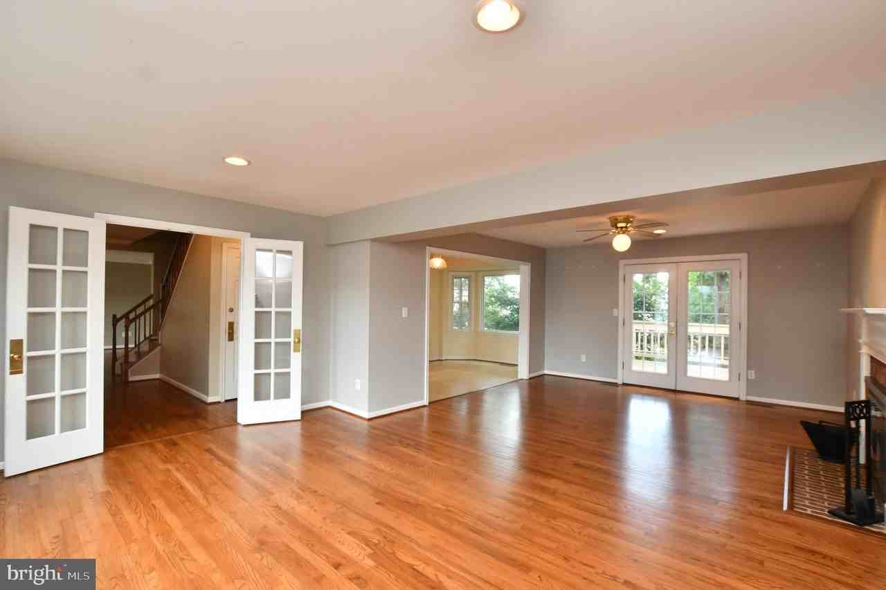 350 Copperfield Ln - Photo 3 of 17
