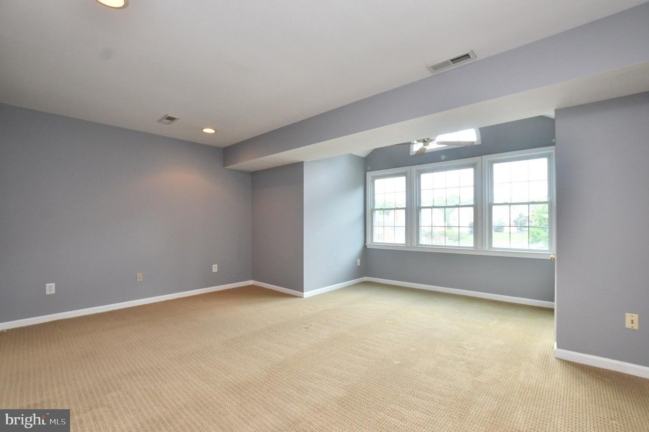 350 Copperfield Ln - Photo 5 of 17