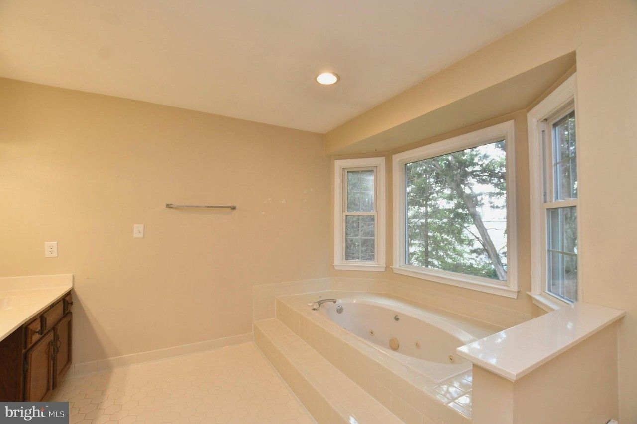 350 Copperfield Ln - Photo 7 of 17