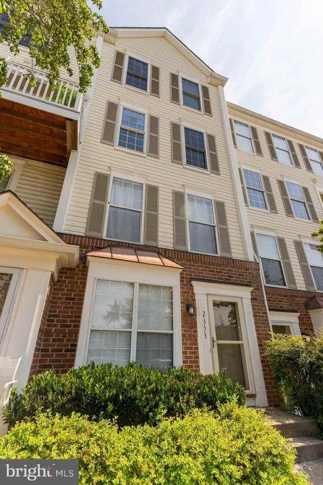21773 Baldwin Sq - Photo 2 of 39