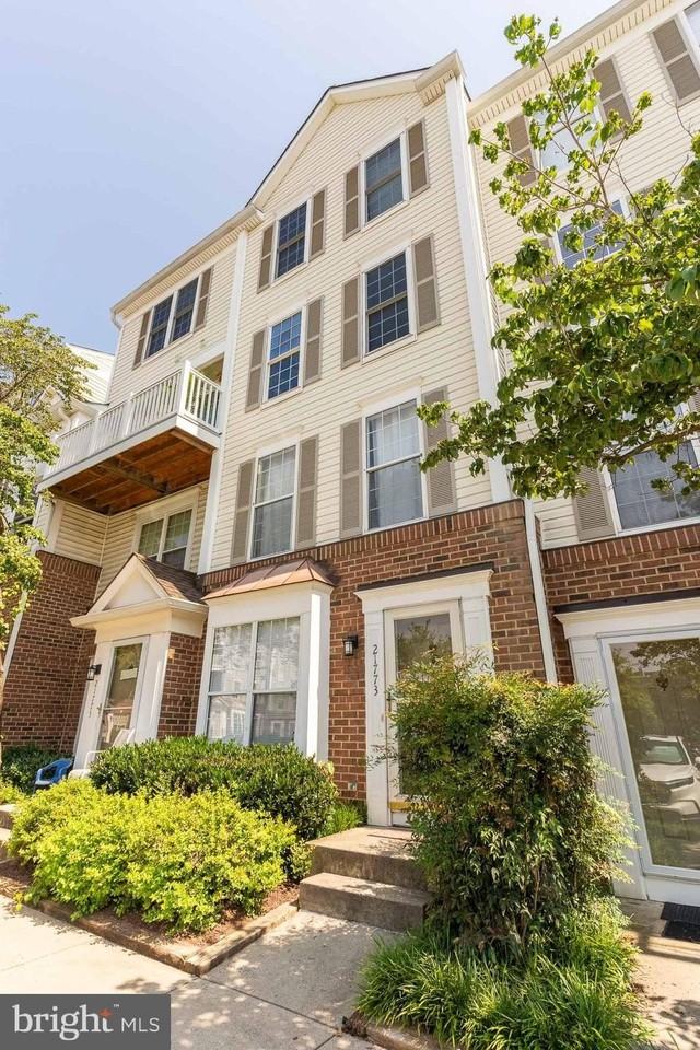 21773 Baldwin Sq - Photo 3 of 39