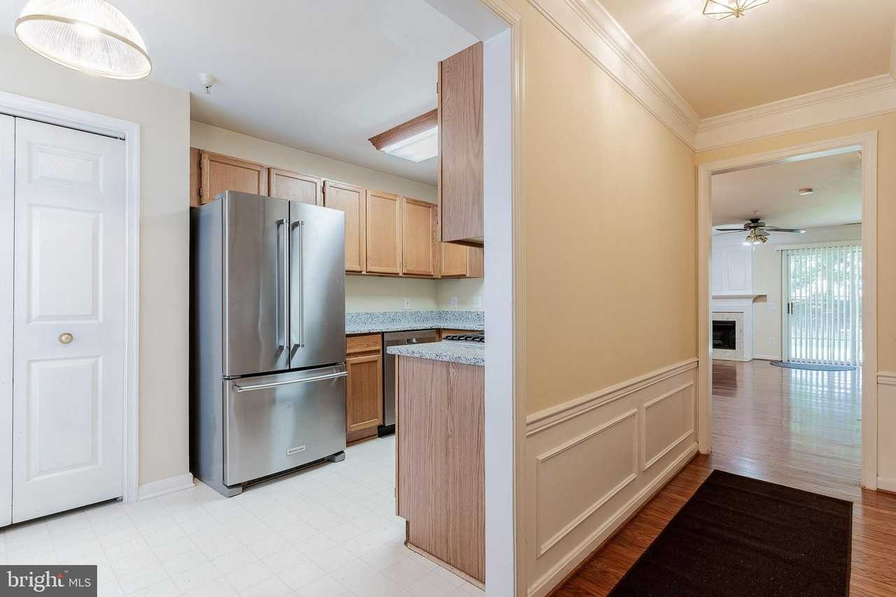 21773 Baldwin Sq - Photo 4 of 39