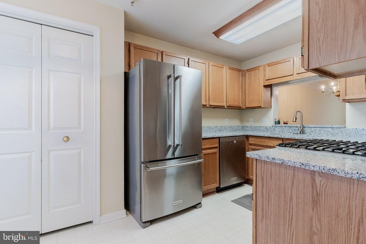 21773 Baldwin Sq - Photo 5 of 39