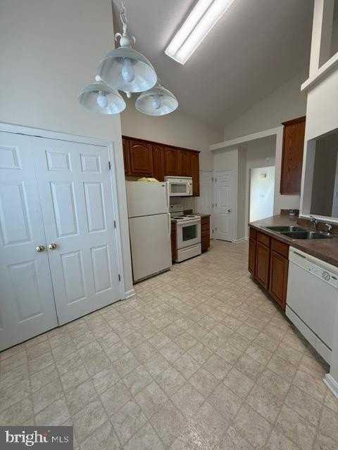 211 Dogwood Ave - Photo 6 of 20