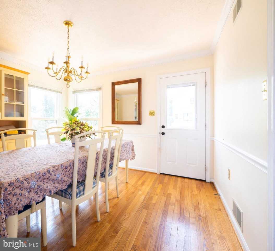 513 Jefferson St - Photo 7 of 40