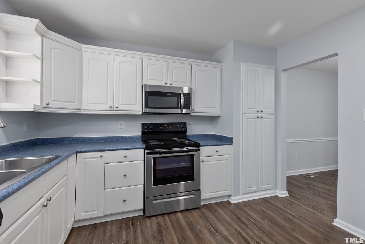 5702 3 Oaks Drive - Photo 4 of 30