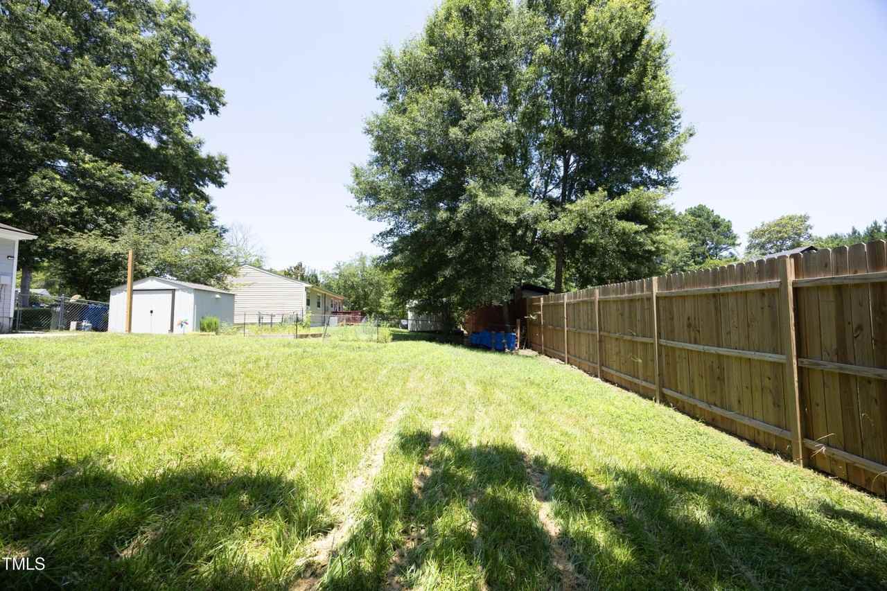 3017 Wedgedale Ave - Photo 6 of 28