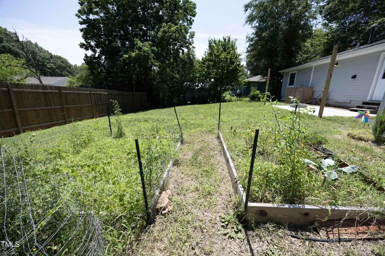 3017 Wedgedale Ave - Photo 7 of 28