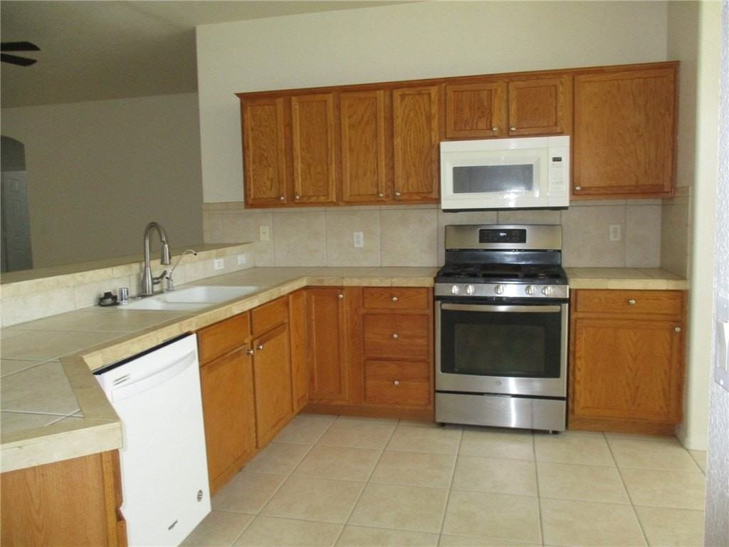 6103 S Bison Ave - Photo 2 of 18