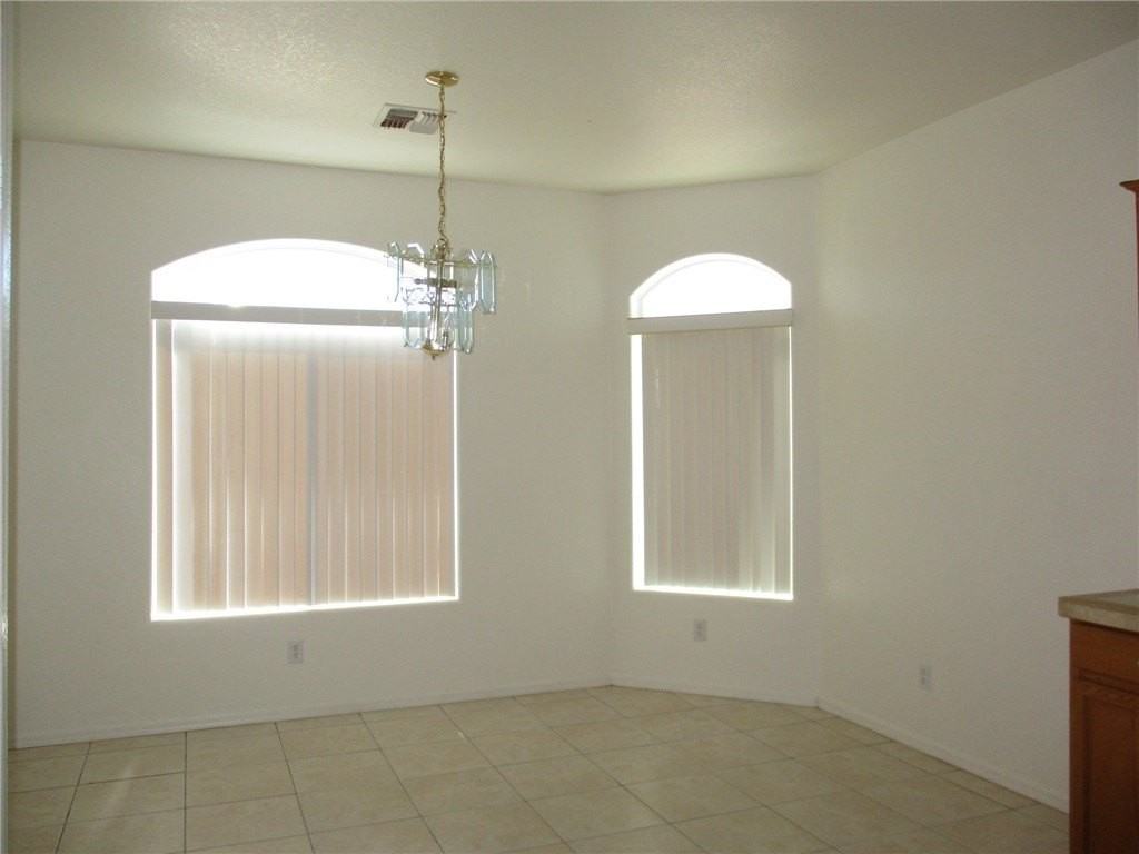 6103 S Bison Ave - Photo 3 of 18