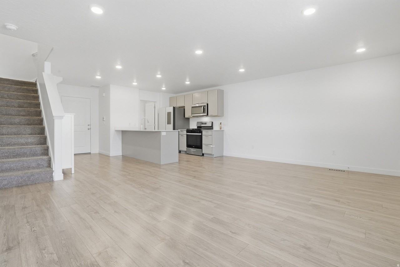 939 E Jack Dr #2199 - Photo 4 of 25