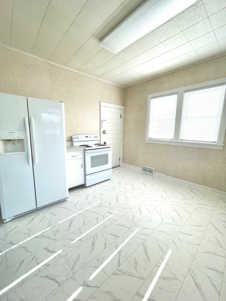 1016 Stephenson Ave #1 - Photo 2 of 13