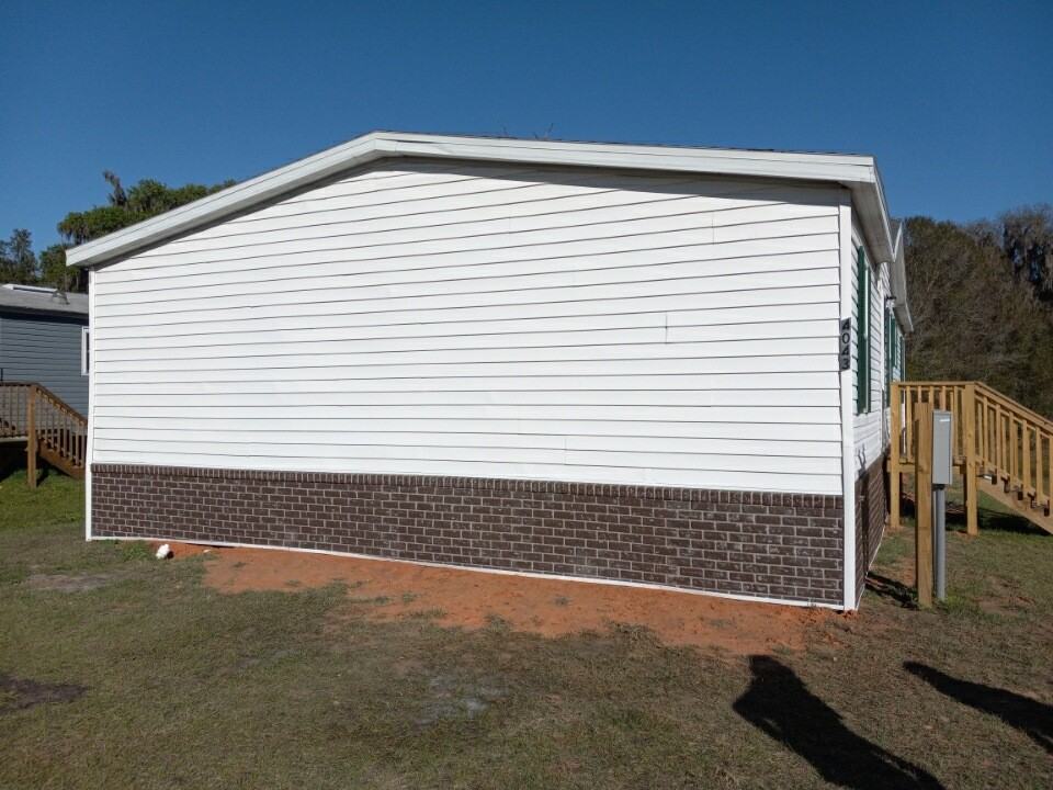 4043 Nw 40th Ter - Photo 3 of 20
