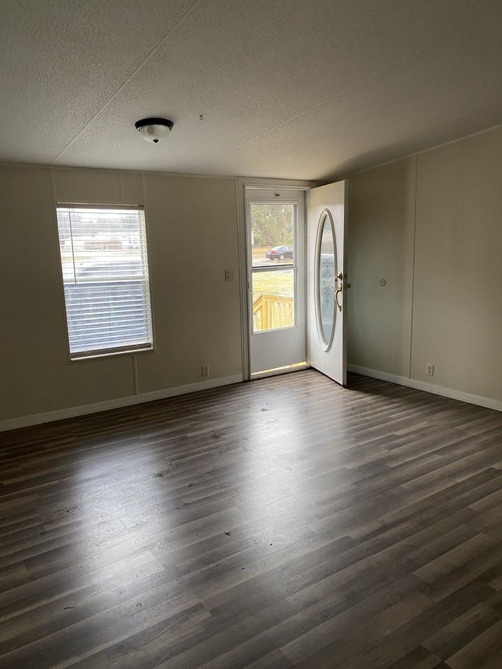 4043 Nw 40th Ter - Photo 5 of 20