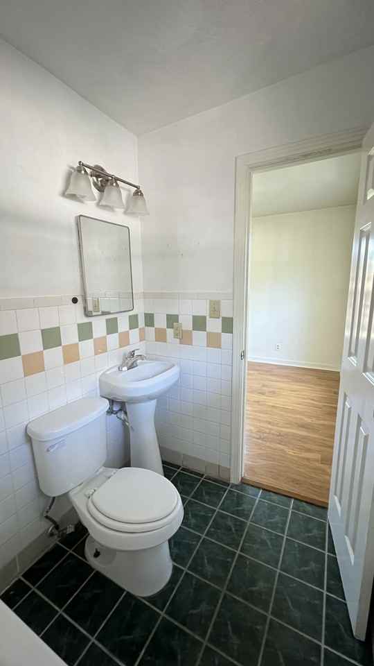 3821 Woodleigh St #1 - Photo 2 of 11