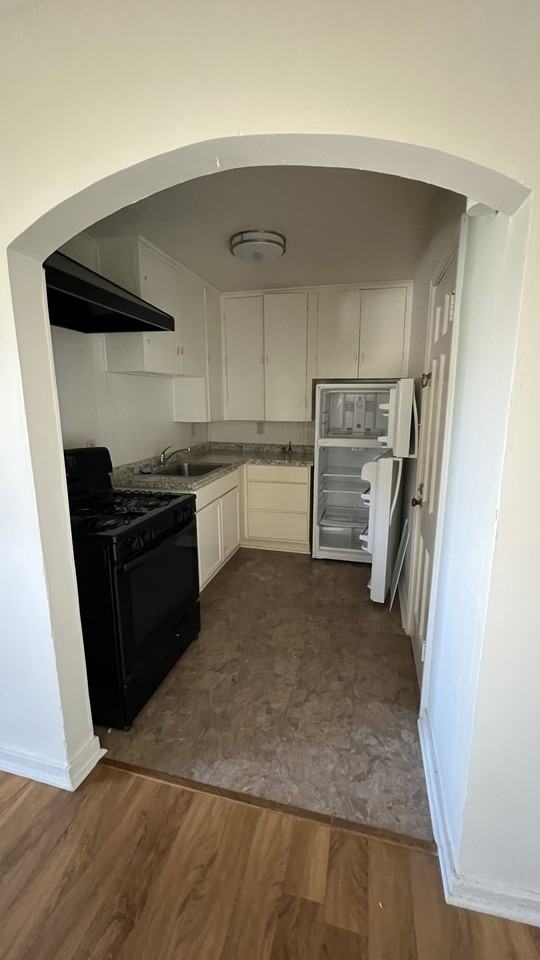 3821 Woodleigh St #1 - Photo 3 of 11