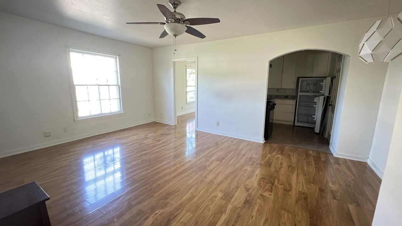 3821 Woodleigh St #1 - Photo 4 of 11