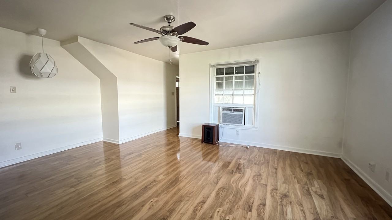3821 Woodleigh St #1 - Photo 7 of 11