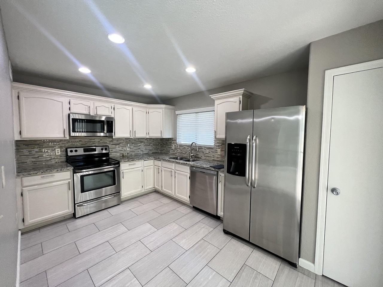 1140 N Corsica Dr - Photo 2 of 2