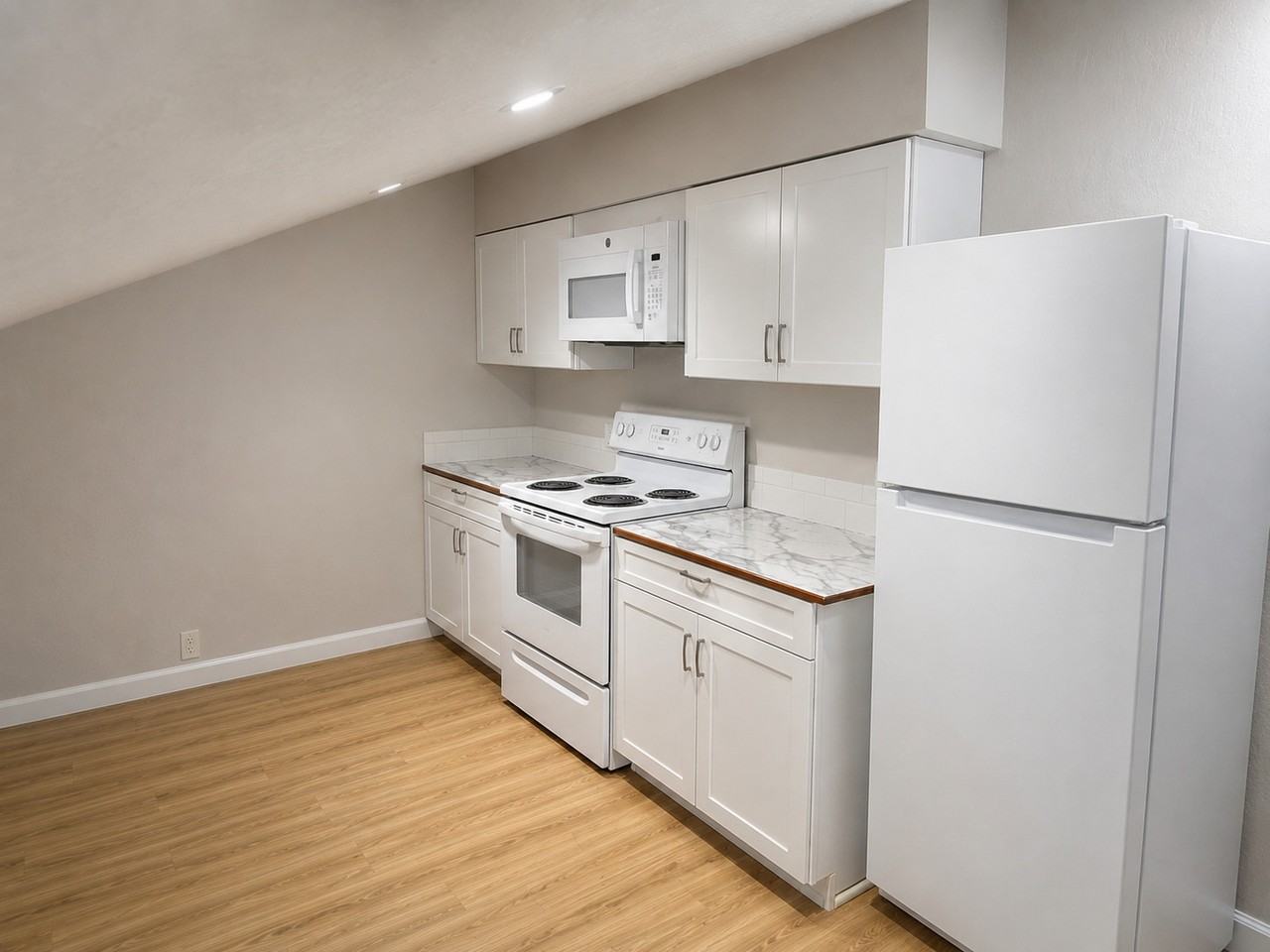 19435 Victoria Dr #2 - Photo 2 of 6