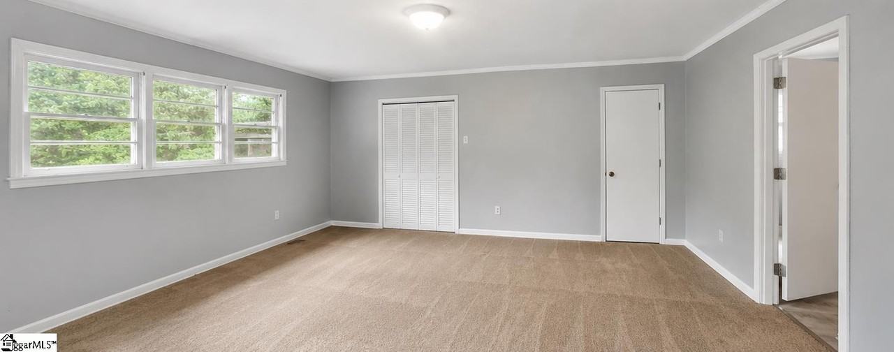 111 Bethune St S - Photo 3 of 11