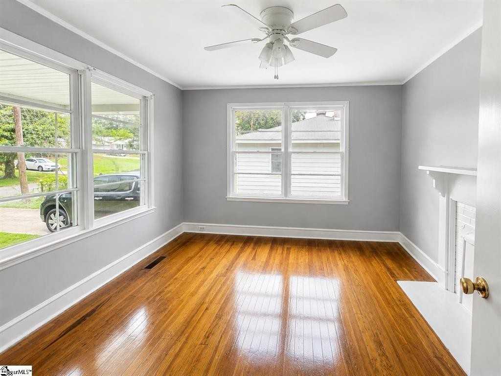 111 Bethune St S - Photo 5 of 11