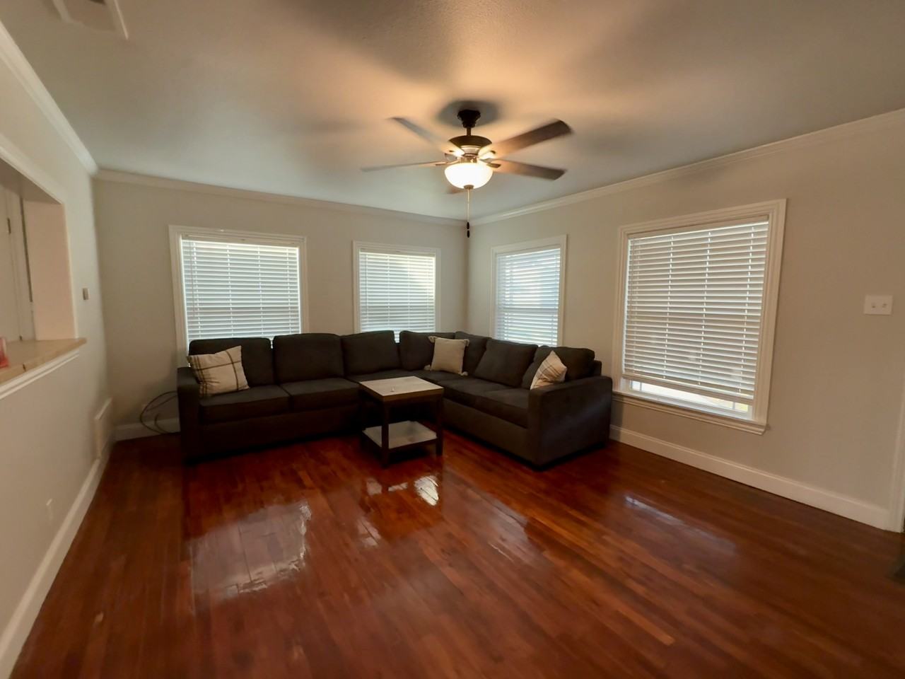 320 S Columbia St - Photo 3 of 14