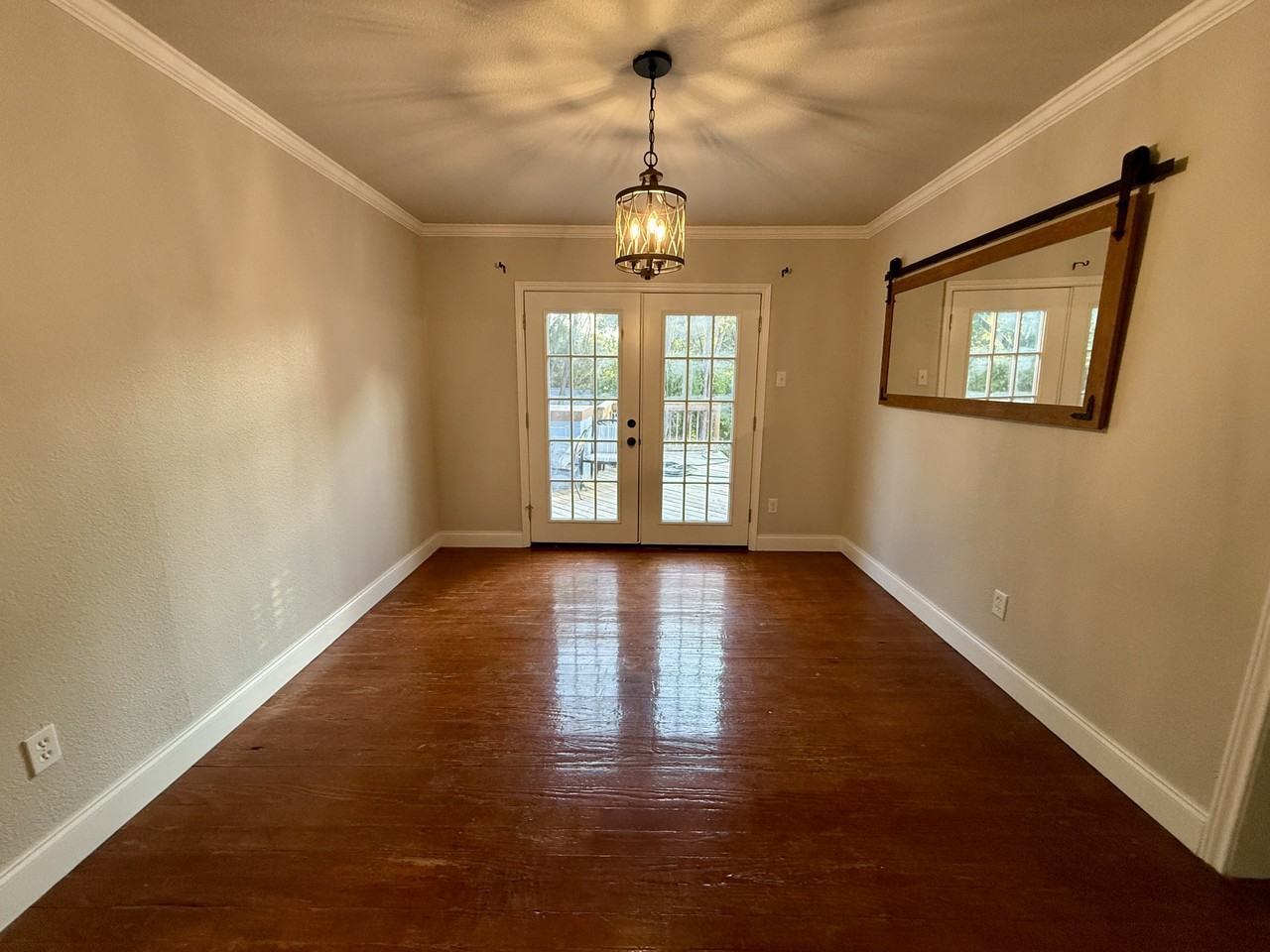 320 S Columbia St - Photo 4 of 14