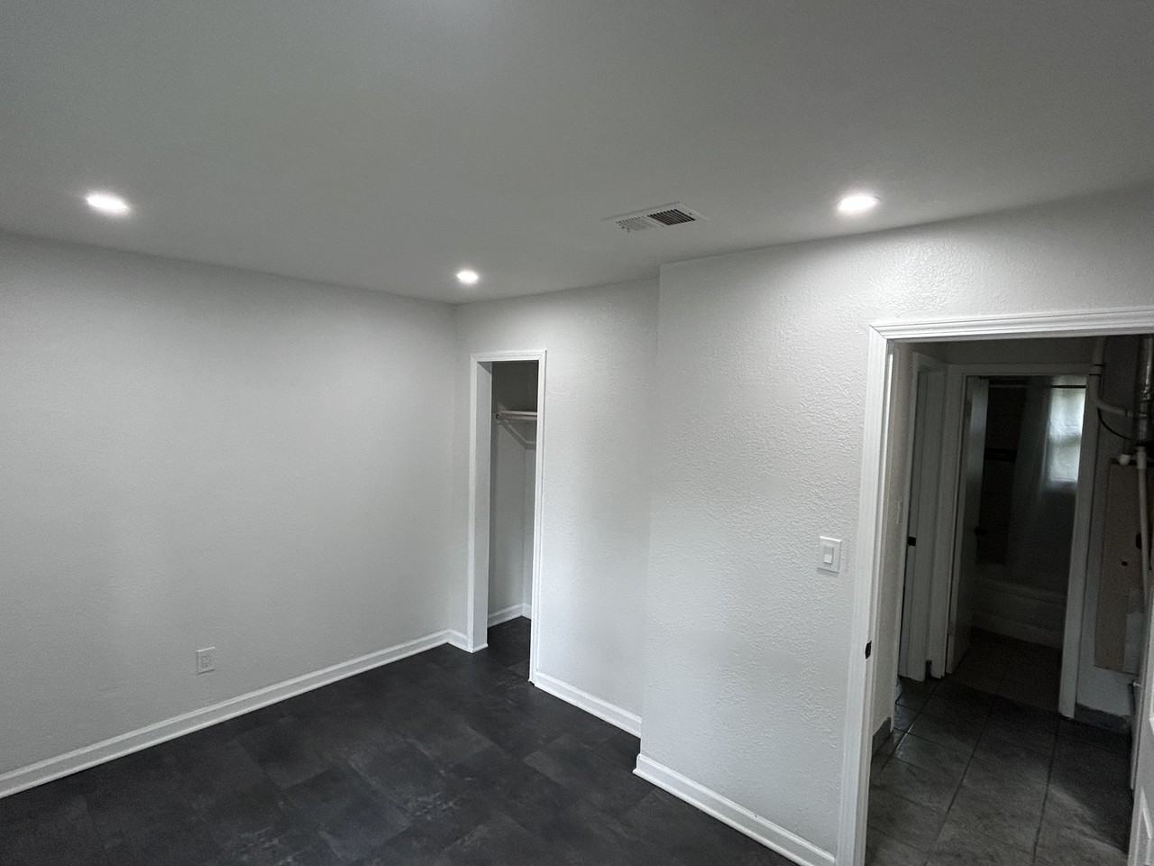 5213 Locust Ave - Photo 4 of 16