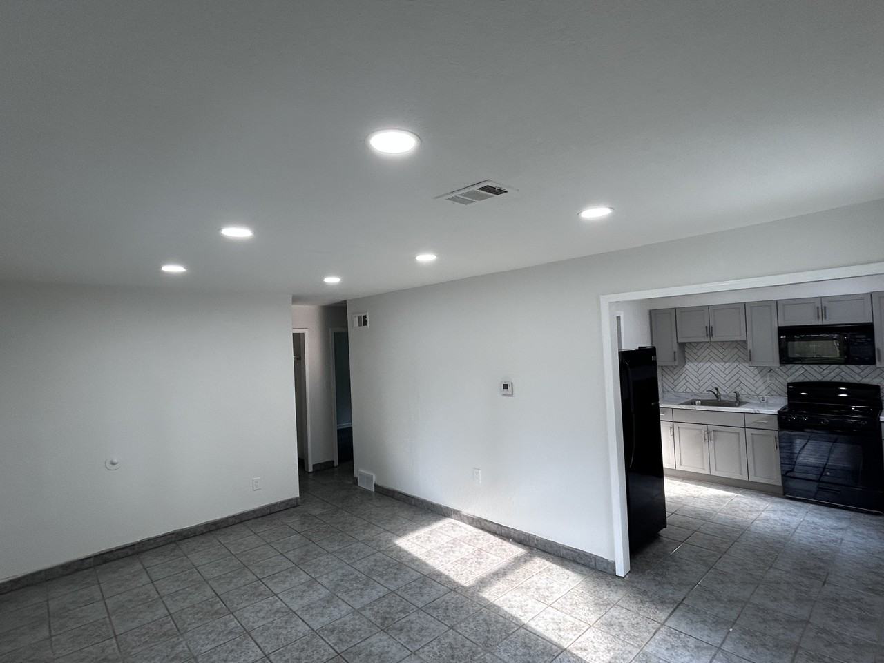 5213 Locust Ave - Photo 5 of 16